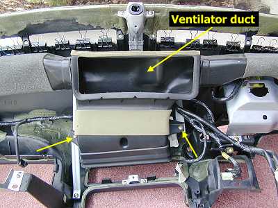 Back of dash - ventilator center distribution duct
