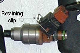 Fuel injector retainer